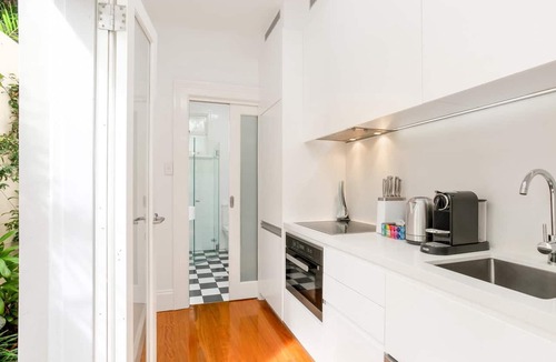 Lewisham Apartment | Cosy Inner West Studio with Courtyard