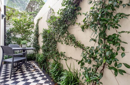 Lewisham Apartment | Cosy Inner West Studio with Courtyard