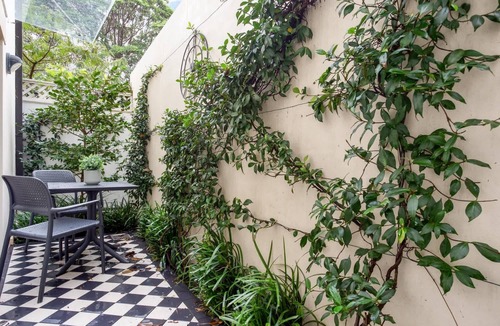 Lewisham Apartment | Cosy Inner West Studio with Courtyard