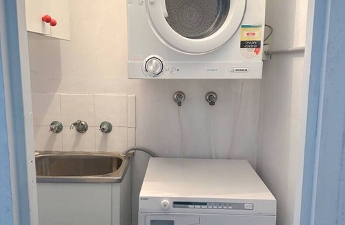 Marrickville Apartment | Cosy Marrickville Retreat | Queen bed, Food, Cafes, Restaurants