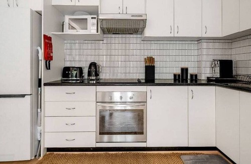 Bondi Junction Apartment | Cosy Retreat in Bondi Junction -1BR Gem