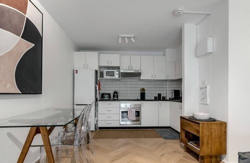 Bondi Junction Apartment | Cosy Retreat in Bondi Junction -1BR Gem