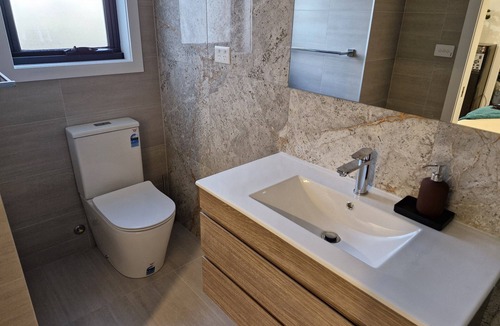 Taylor Apartment | Cosy Secure Comfortable clean affordable Pet friendly in Gunghalin Town centre
