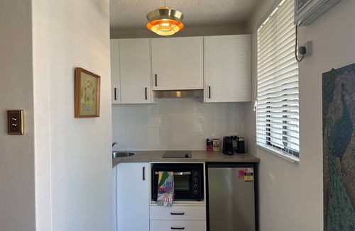 Bondi Junction Apartment | Cosy Studio in Bondi Junction in 1970s building