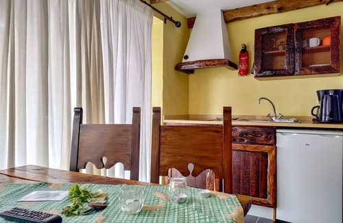 Arco da Calheta Cottage | Cottage Levada, rural retreat with ocean view