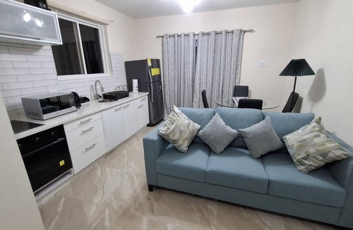 Saint Martins Apartment | Cozy 1-bedroom apartment in a wonderful Gittens Close Rock Hall location