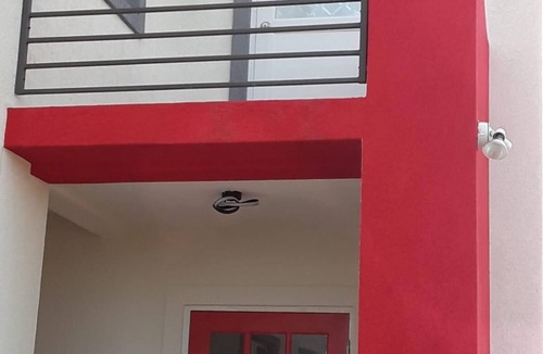 Saint Martins Apartment | Cozy 1-bedroom apartment in a wonderful Gittens Close Rock Hall location