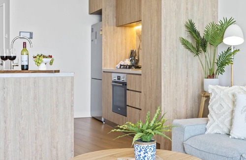 Broadbeach Apartment | Cozy 2 Bedroom Ocean Unit (No Parking) - Q Stay