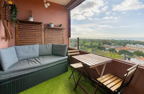 Pica Galo Apartment | Cozy beach studio retreat near Lisbon with Sea View