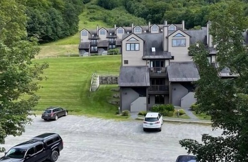 Brownsville Condo | Cozy Condo for Skiing-Hiking-Biking Lovers