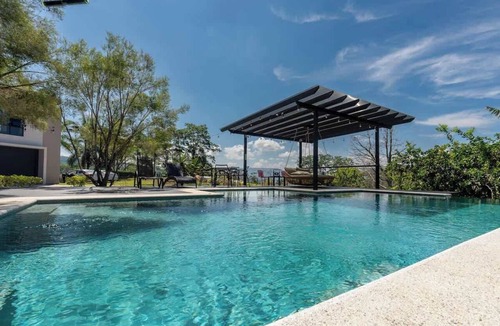 Santa Rosa House | Cozy Nature Studio Infinity Pool Minutes from Downtown Turrialba