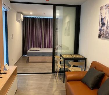 Talat Phlu Apartment | Cozy room with a relax built-in