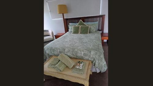 Atherton House | Cozy Room with Separate Entrance and Ensuit Bathroom