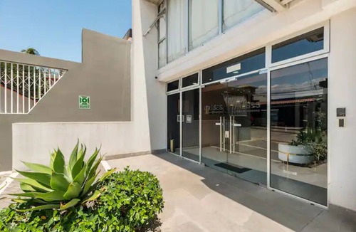 Barrio Dent Apartment | Cozy Space w/Rooftop Pool + Gym