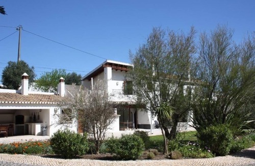 Bensafrim Apartment | Cozy Studio with Balcony and Private Pool - Quinta Fronteira
