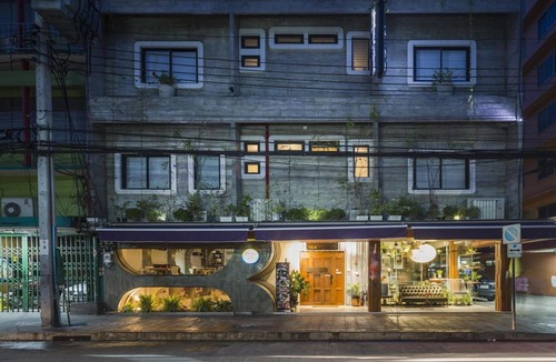 Yan Nawa House | Cozy Superior Double | Relax & Unwind in Style