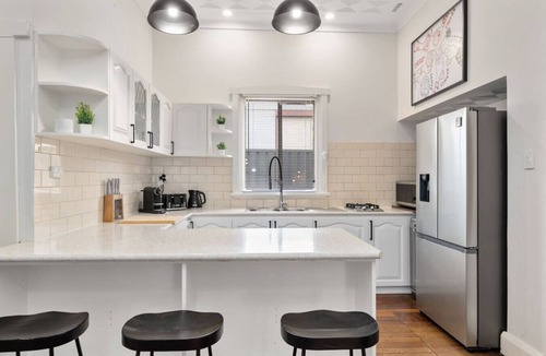 Lathlain House | Crown & Optus Just Steps Away