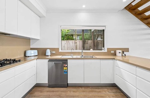 Currimundi House | Currimundi Lake House Pet Friendly