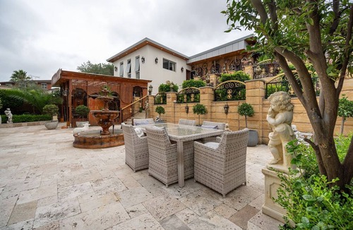 Rockdale House | Dar Al Noor - House of Light - Luxury 3 Bed A/c in Rockdale