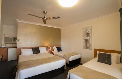 Berserker Hotel | David Motor Inn
