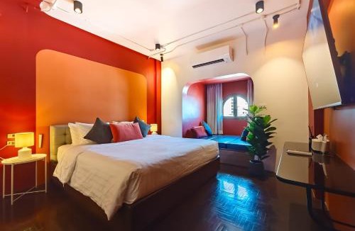 Thapae Hotel | DAY & NIGHT by THE MOMENT