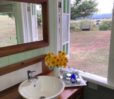 King Scrub House | Dayboro - Blue Ridge Lavender Cottage