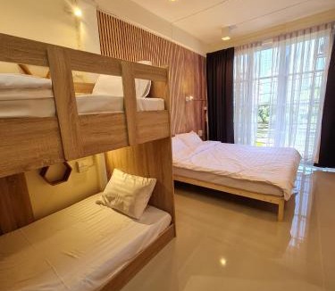 Ratchathewi Hostel | De Chalet