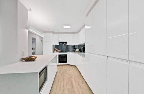 Maroochydore Apartment | Delightfully Modern, Newly Renovated Apartment