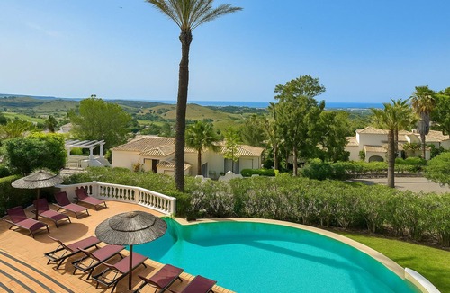 Vila do Bispo Villa | Deluxe Villa With Private Pool, Jacuzzi, Table Tennis, Games Room And Fibre WIFI