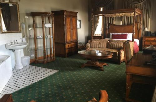 Rockhampton Hotel | Denison Boutique Hotel