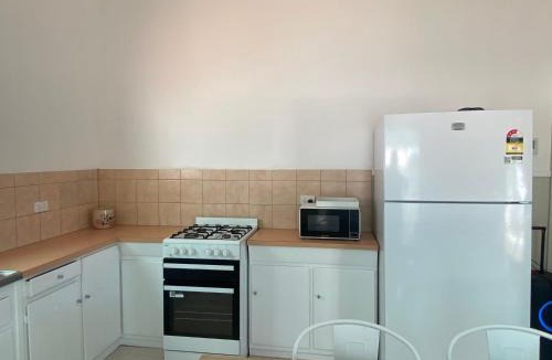 Broken Hill House | Desert Rest