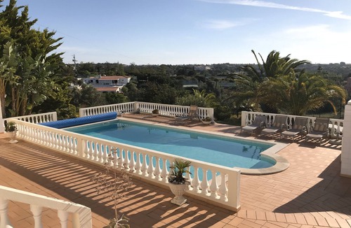 Caramujeira Villa | Detached villa with sea view, heated pool and air conditioning