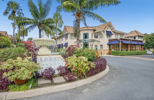 Cairns North Apartment | Discover a Lush Poolside Stay at The Lakes Resort