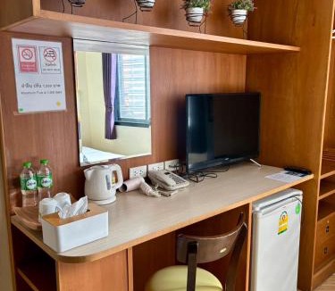 Ban Chang Lo Hotel | Double D Rooms & Cafe