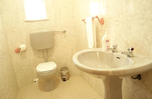 Ameijeira Cottage | Double Room with Double Bed Private Bathroom