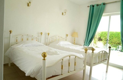 Ameijeira Cottage | Double Room with Double Bed Private Bathroom