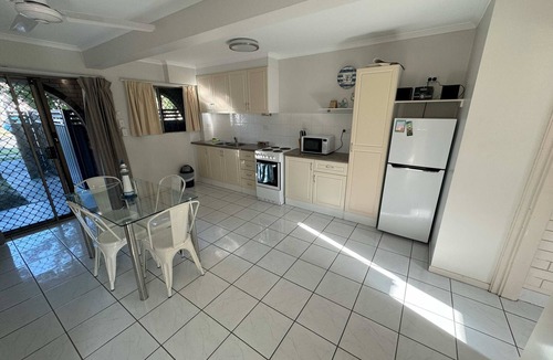 Scarness House | Downstairs villa minutes to the beach