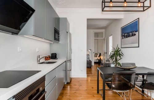 Pena Apartment | Downtown Castle and River View Apartment