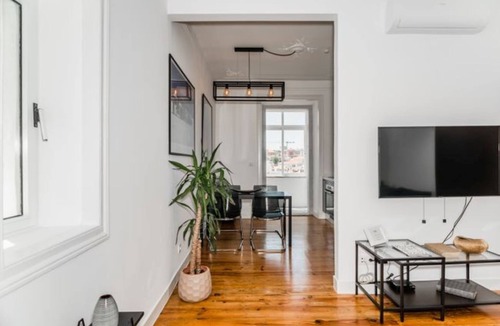 Pena Apartment | Downtown Castle and River View Apartment