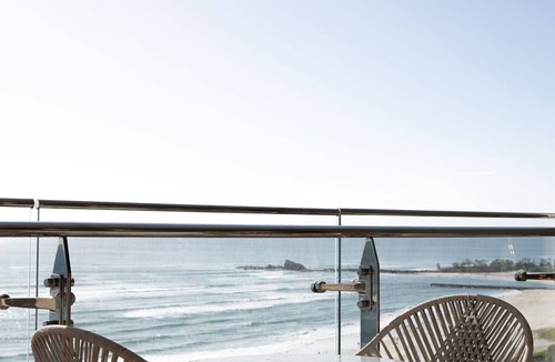 Palm Beach Apartment | Dream holiday escape, 2-bed 2-bath ocean front sea view apartment on Palm Beach!