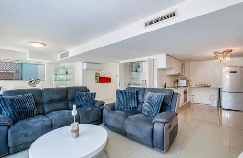 Bargara Apartment | Dual Living, Pool, Gym, Sleeps 8, Parking