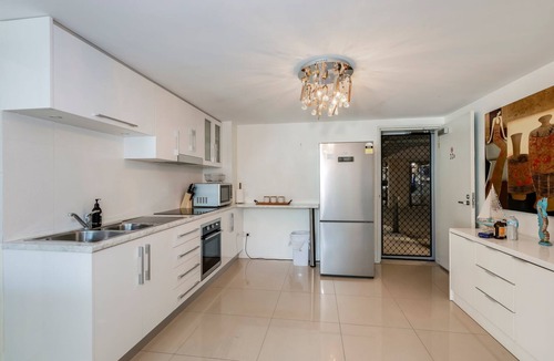 Bargara Apartment | Dual Living, Pool, Gym, Sleeps 8, Parking