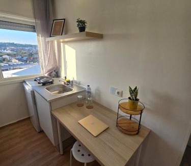 Alferrarede Apartment | Duo Studio - Mini Cozinha Privativa - Eficácia Living Abrantes