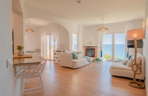 Alporchinhos House | E&M Beach House - Creative Space for Creative People