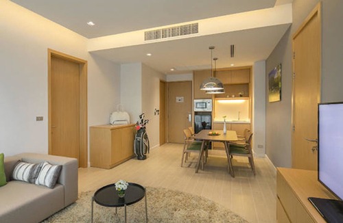 Racha Thewa Hotel | Eastin Thana City Golf Resort Bangkok
