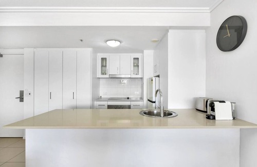 Cairns Central Business District Apartment | Easy Coastal Living in Cairns with Rooftop Pool