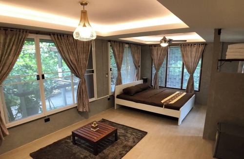 U Thong Bed & Breakfast | EAUSTAY Private room with Little Jungle