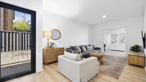 Woolgoolga House | Echoes - Luxury Home Beach Views Walk to Cafes