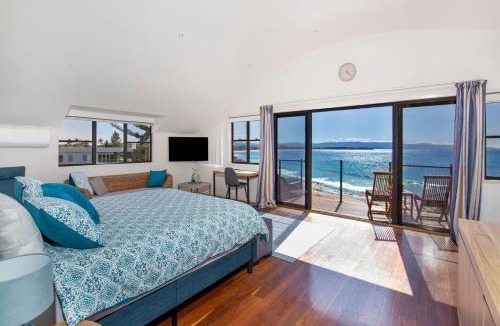 Culburra Beach House | Eclipse Absolute Beachfront with Stunning Views