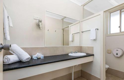 Bundaberg West Cabin | Econo Lodge Park Lane